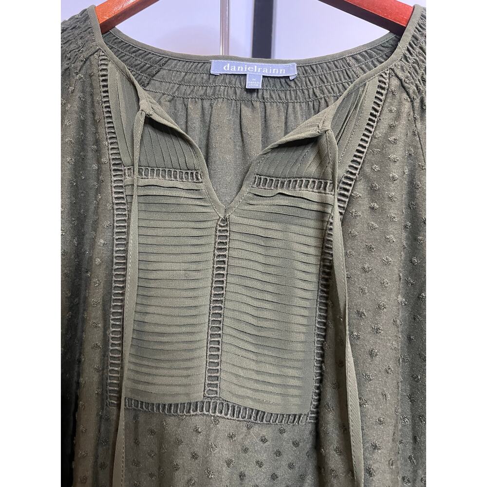 💚 Daniel Rainn Hunter Green Polka Dot Top – Size Medium 💚